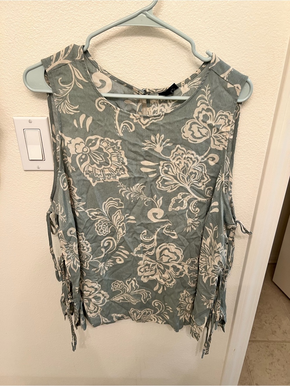 torrid Sage Green Floral Tie-Side Sleeveless Tank